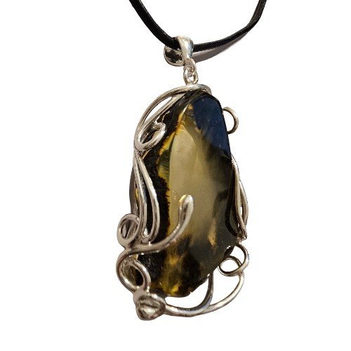 ankabizuteria.pl Srebrna zawieszka z bursztynem w skromnej srebrnej