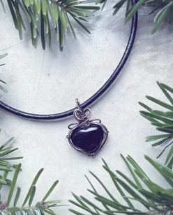 Choker czarne serce gruby rzemień miedź - Naszyjniki Choker czarne serce gruby rzemień miedź - Naszyjniki - miniaturka - grafika 1