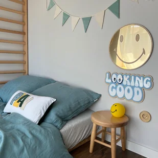 Kolorowy napis na ścianę looking good - Wyposażenie pokoiku dziecięcego - miniaturka - grafika 1