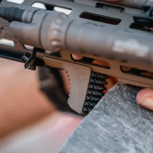 Magpul - Chwyt przedni Barricade Stop - M-LOK - FDE - MAG1295 - Osprzęt do wiatrówek - miniaturka - grafika 5
