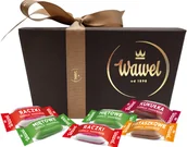 Zestawy upominkowe - Zestaw prezentowy słodyczy Bombonierka z karmelkami Wawel 600g - miniaturka - grafika 1