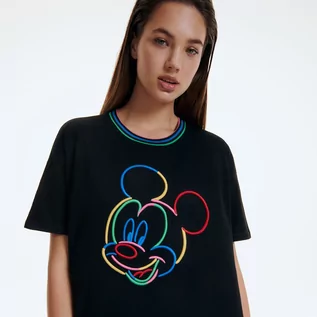 Koszulki i topy damskie - Reserved T-shirt regular z nadrukiem Mickey Mouse - Czarny - grafika 1