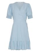 Sukienki - MOSS COPENHAGEN Sukienka dżinsowa "Emery Lyanna" w kolorze błękitnym - miniaturka - grafika 1