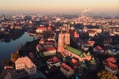 Czasopisma - Lot samolotem z panoramą w tle – Wrocław - miniaturka - grafika 1