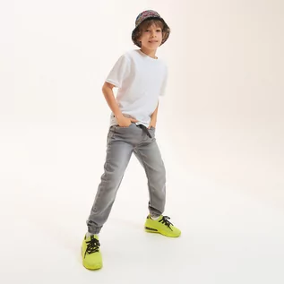 Spodnie i spodenki dla chłopców - Reserved Jeansy joggers super soft - Jasny szary - grafika 1
