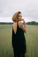 Sukienki - Sukienka z odkrytymi plecami SEXY BLACK z wiskozy - miniaturka - grafika 1