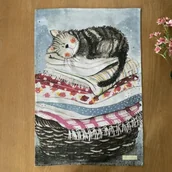 Ręczniki - Ręcznik kuchenny TT08 Kot na koszu z praniem - Alex Clark - miniaturka - grafika 1