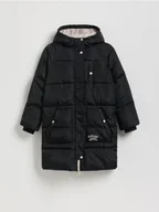 Kurtki i płaszcze dla dziewczynek - Reserved - Długi pikowany płaszcz z kapturem - czarny - miniaturka - grafika 1