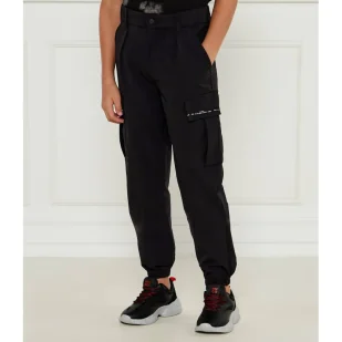 HUGO KIDS Spodnie | Loose fit - Spodnie i spodenki dla chłopców - miniaturka - grafika 1