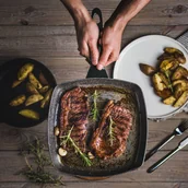 Patelnie - Ambition Patelnia grillowa GLAMOUR 25cm gray 83113) > PROMOCJA! ZA KAŻDE WYDANE 500 ZŁ OTRZYMASZ BON 55ZŁ NA ZAKUPY W NEONET > - miniaturka - grafika 1