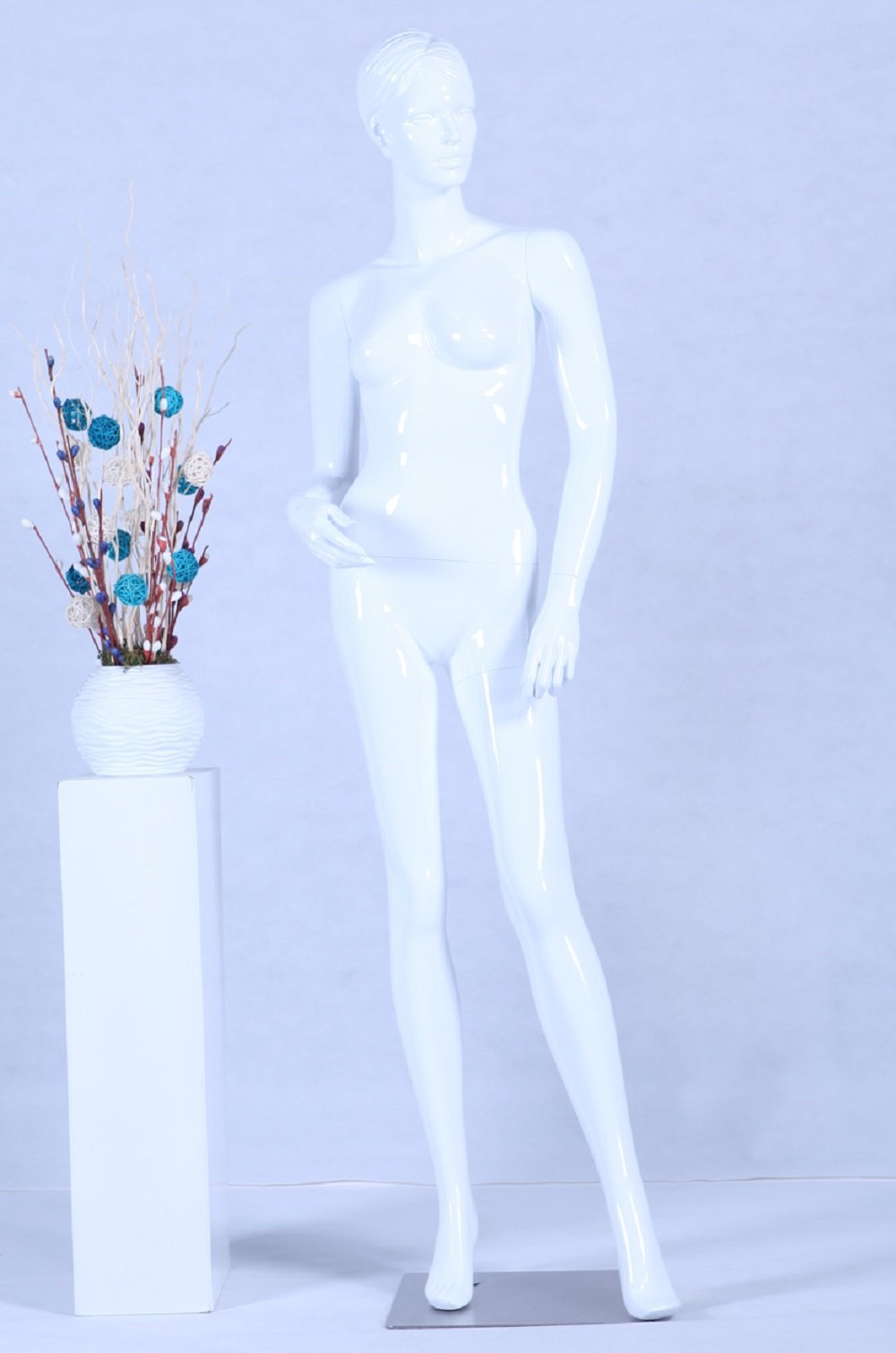 Abstrakcyjny kolor skóry w połysku EH12-B stojąca kobieta manekin biały szyk moda modelowana fryzura ..