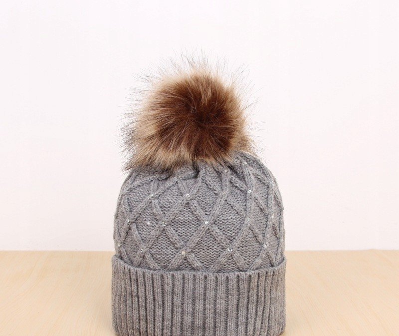 szara CZAPKA damska ciepła zimowa komfortowa na zimę zdobiona cyrkoniami