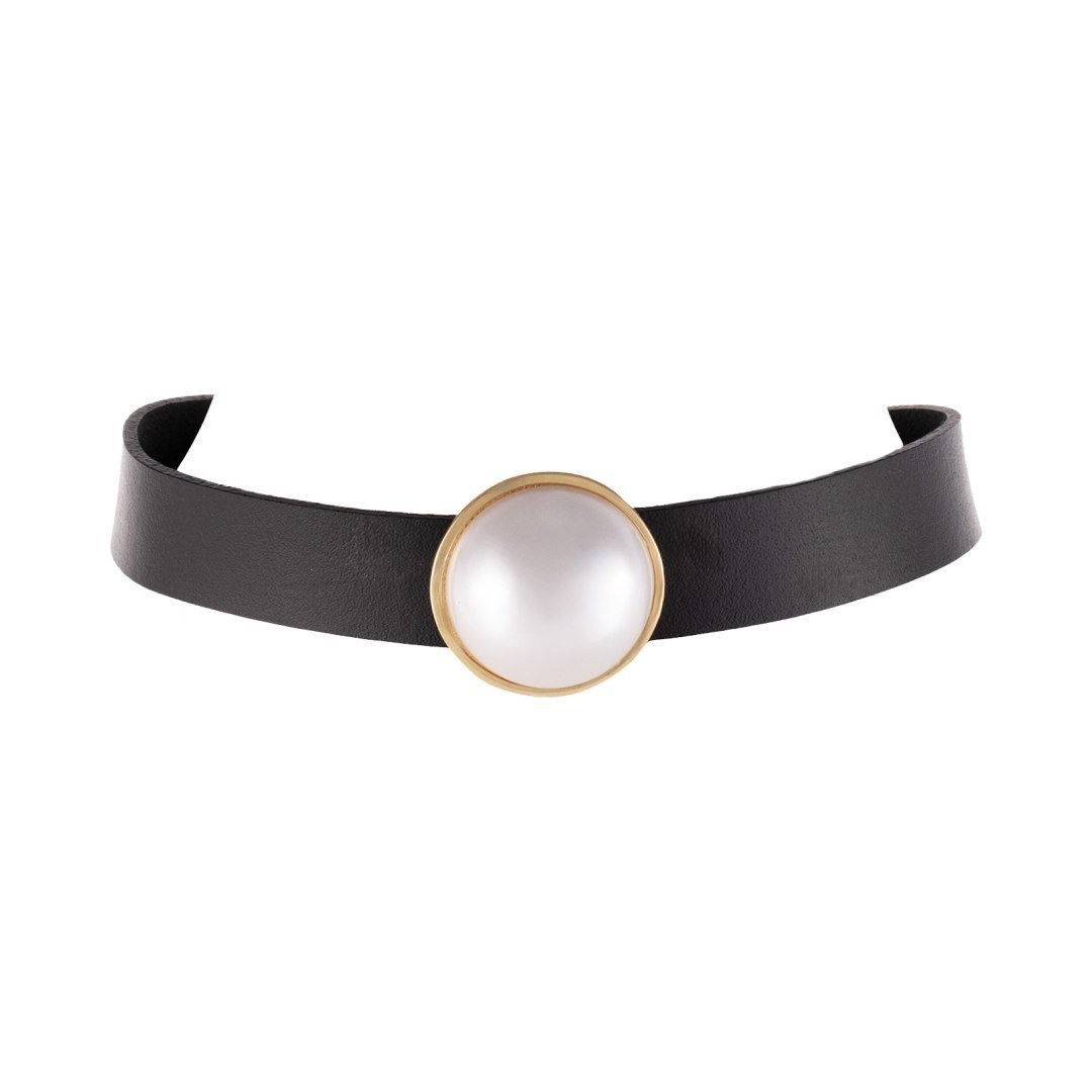 Skórzana, czarna bransoletka z półperłą (B25/LAT/126AU)