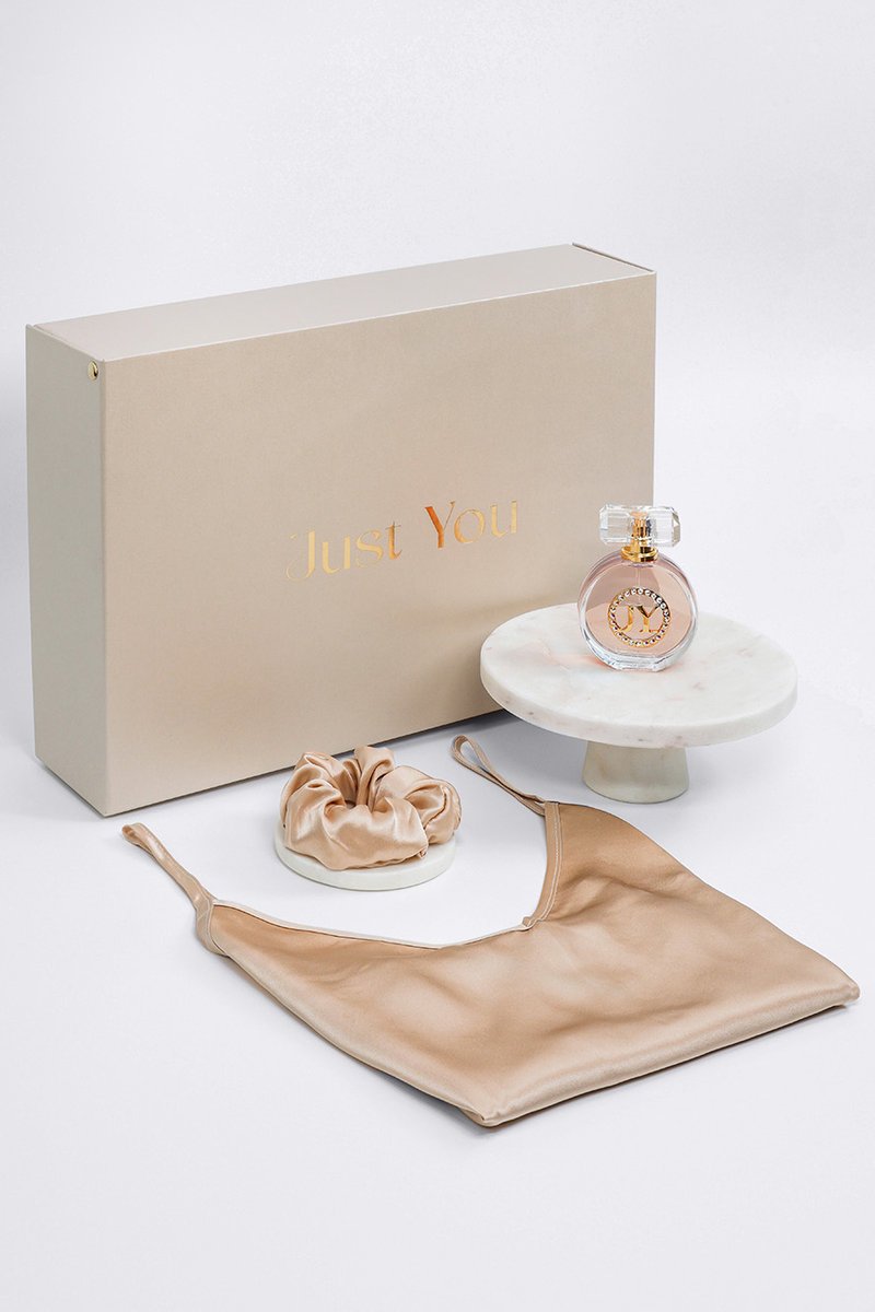 Zestaw The One & Only – jedwabna koszulka nocna, damskie perfumy z feromonami, gumka do włosów