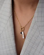 Bransoletki - Złoty naszyjnik z naturalną perłą i cyrkoniami ze stali chirurgicznej - miniaturka - grafika 1