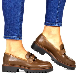 DAMSKIE MOKASYNY SKÓRZANE NA GRUBEJ PODESZWIE PÓŁBUTY Z OZDOBĄ SERGIO LEONE 25166-S BRĄZOWE - Mokasyny damskie - miniaturka - grafika 1