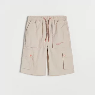 Spodnie i spodenki dla chłopców - Reserved Szorty cargo - Kremowy - grafika 1