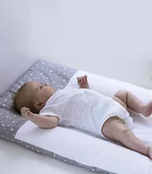 Przewijaki - Mata do przewijania ze zdejmowalnym pokrowcem szara w gwiazdki - miniaturka - grafika 1