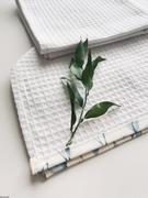 Ściereczki, gąbki, czyściki - Ręcznik kuchenny bawełniany o gofrowej fakturze białego koloru 50 x 70 cm - miniaturka - grafika 1