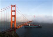 Plakaty - Fog rolls across the Golden Gate Bridge in San Francisco., Carol Highsmith - plakat 100x70 cm - miniaturka - grafika 1