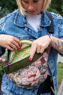 Nerki - Pastelowa różowa nerka damska w kwiaty KWIATOWA SIELANKA - miniaturka - grafika 1