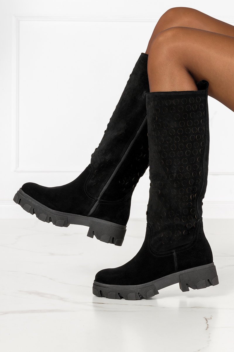 Czarne kozaki ażurowe na platformie polska skóra Casu 2866 G-36