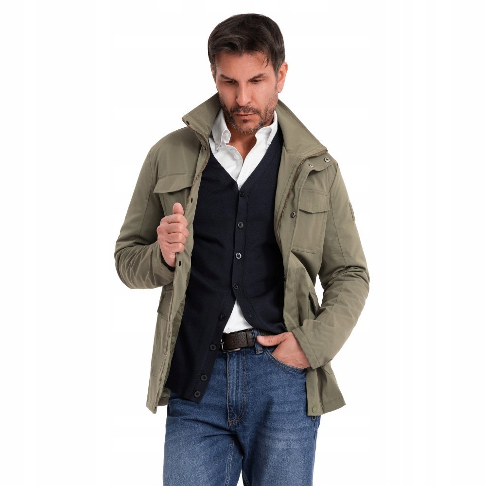 Lekka męska kurtka z wysokim kołnierzem khaki Ombre OM-JALP-0167 V3 r. L
