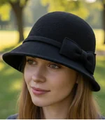 Czapki damskie - Kapelusz damski cloche z kokardą - miniaturka - grafika 1