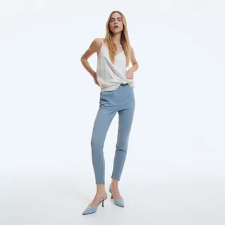 Spodnie damskie - Reserved Cygaretki z elastyczną talią - Niebieski - grafika 1