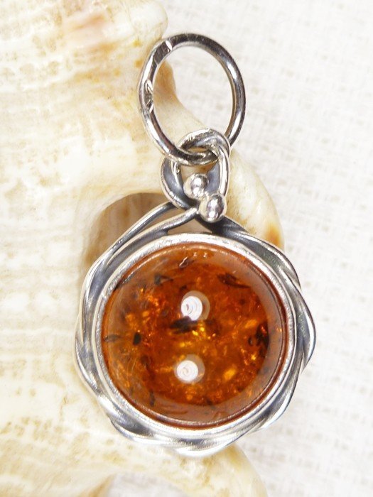 Wisiorek srebrny z bursztynem, handmade 613-16