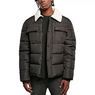 Kurtki męskie - Urban Classics Sherpa Collar Padded Shirt Jacket, stylowa męska kurtka puchowa z wywijanym kołnierzem, dostępna w kolorze czarnym, rozmiary S-5XL, czarny, XXL - grafika 1