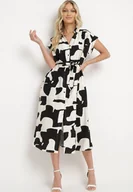 Sukienki - Czarno-Biała Koszulowa Sukienka w Kolorowe Łaty z Paskiem w Talii o Rozkloszowanym Kroju Folefia - miniaturka - grafika 1