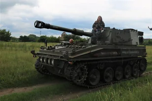 Poprowadź samobieżne działo polowe „Fv 443 Abbot”– Skwierzyna - Czasopisma - miniaturka - grafika 1