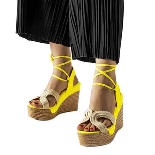 Sandały damskie - Żółte espadryle na koturnie Berta - grafika 1