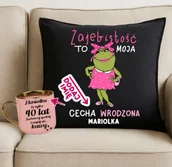 Gadżety dla niej i dla niego - Personalizowany Zestaw prezentowy na 40 urodziny z żabą - KUBEK ORAZ PODUSZKA NA 40-stkę - miniaturka - grafika 1