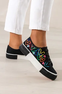 Czarne trampki damskie sneakersy z kolorowymi sercami na platformie sznurowane Carla QY853 - Trampki damskie - miniaturka - grafika 1