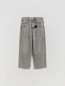 Spodnie i spodenki dla chłopców - Reserved - Jeansy baggy z brelokiem - jasnoszary - miniaturka - grafika 1