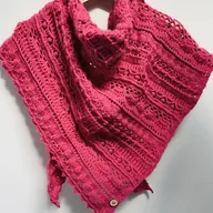 Apaszki i szaliki damskie - Duża ciepła chusta szydełkowa Allyana z wełną merino - miniaturka - grafika 1