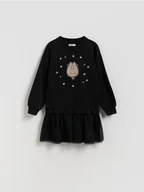 Sukienki i spódniczki dla dziewczynek - Reserved - Dzianinowa sukienka z aplikacją Pusheen - czarny - miniaturka - grafika 1