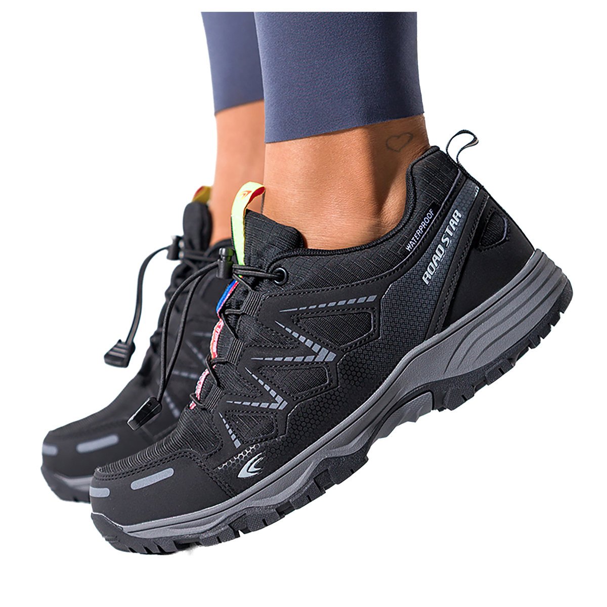 Czarne buty sportowe trekkingowe damskie wodoodporne na bieżnikowanej podeszwie z regulowaną elastyczną sznurówką ciemnoszare wstawki Casu 7393-8D-39