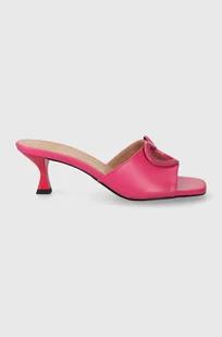Love Moschino klapki skórzane damskie kolor różowy na szpilce JA28375G0IIAX604 - Klapki i japonki damskie - miniaturka - grafika 1