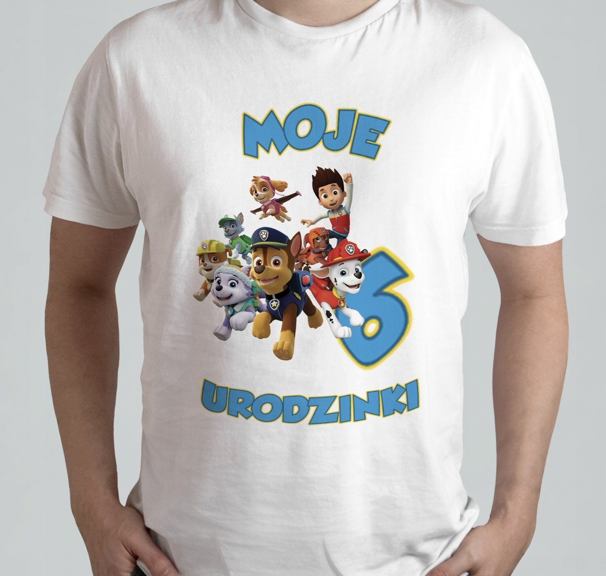 BIAŁA KOSZULKA Z NADRUKIEM MĘSKA ŚMIESZNA T-SHIRT MOJE 6 URODZINKI PSI