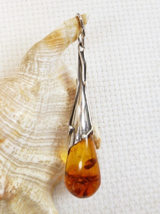Wisiorek srebrny z bursztynem, handmade 620-340
