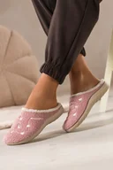 Kapcie damskie - Różowe kapcie damskie Inblu obuwie domowe z materiału typu baranek ozdobione sercami VG999966 - miniaturka - grafika 1