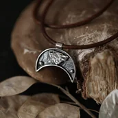 Wisiorki - Dwustronny wisior z lunulą i wilczycą ze srebra - miniaturka - grafika 1