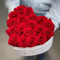 Sztuczne kwiaty - Czerwone Wieczne Róże Białym Flowerbox Heart - miniaturka - grafika 1