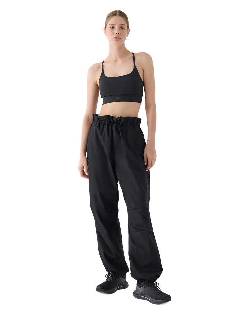 4F Spodnie casual parachute oversize damskie 4FRSS24TTROF1330-20S Czarny Roz. L