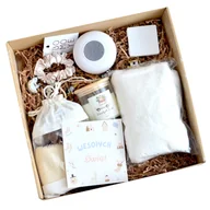Zestawy upominkowe - Świąteczny zestaw prezentowy – Głośnik, Świeca, Frotka, Lusterko, Turban, Zestaw wellness, Kartka - miniaturka - grafika 1