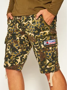 Spodenki męskie - Tommy Jeans Szorty materiałowe Tjm Camo Print Cargo DM0DM07937 Zielony Regular Fit - grafika 1