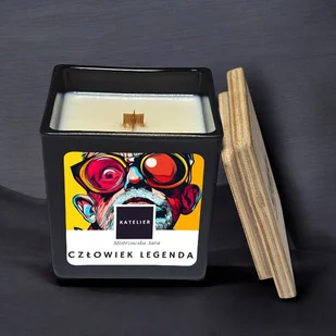 Świeca sojowa - Człowiek Legenda - 250 ml - Mistrzowska Aura - Zapach Mahoniowy Teak - Płomień bez cenzury - Świece Świeca sojowa - Człowiek Legenda - 250 ml - Mistrzowska Aura - Zapach Mahoniowy Teak - Płomień bez cenzury - Świece - miniaturka - grafika 1